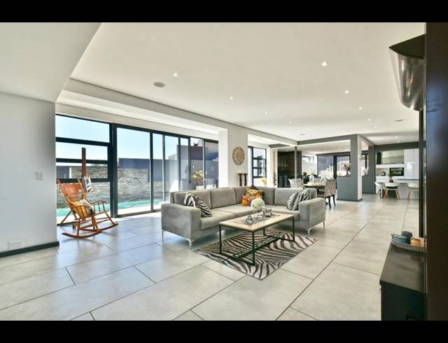 5 BEDROOM HOUSE FOR SALE IN EYE OF AFRICA